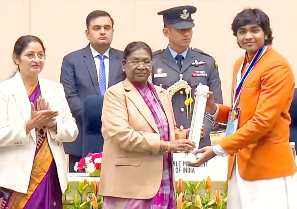 President Murmu Presents National Honour to Teen Mountaineer Vishwanath Karthikey